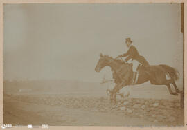 Álbum fotográfico - Passeios no Campo; saltos a cavalo; etc