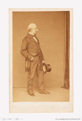 Álbum com retratos de membros das famílias reais europeias