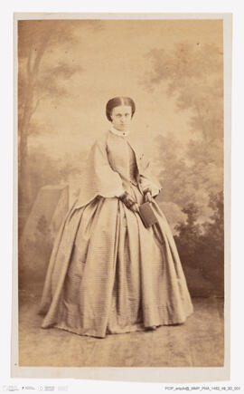 Álbum fotográfico - Álbum de fotografias com retratos de familiares da rainha D. Maria Pia