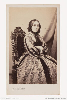 Álbum com retratos de membros das famílias reais