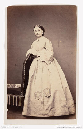 Álbum fotográfico - Álbum de fotografias com retratos de familiares da rainha D. Maria Pia