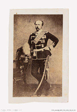 Álbum com retratos de membros das famílias reais europeias