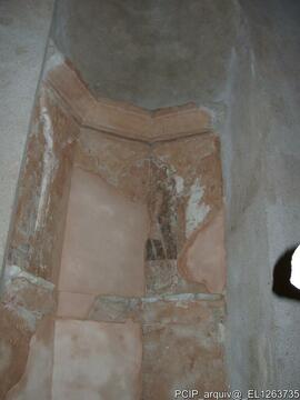Interior do templo: detalhe de coluna de sustentação