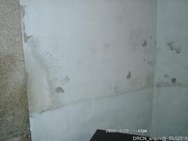 Registo em painel dos problemas de humidade no interior da igreja - capela – atual sacristia