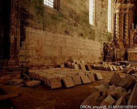 Capela-mor, Micro-organismos nas paredes e pavimento