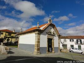 Edifício – Fachadas principal e lateral