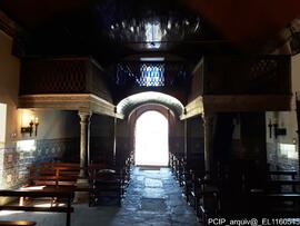 Vista da nave central com coro alto