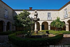 Claustro – Chafariz