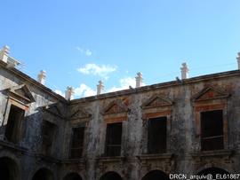 Claustro - Plantação herbácea