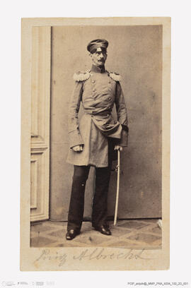 Álbum com retratos de membros das famílias reais europeias