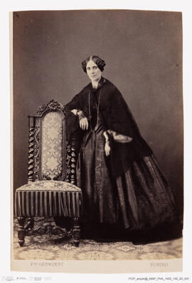 Álbum fotográfico - Álbum de fotografias com retratos de familiares da rainha D. Maria Pia