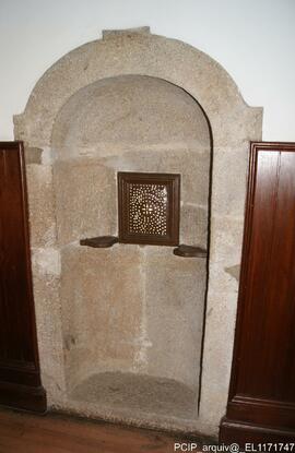 Fotografia do imovel: mobiliario. esculturas, pinturas, elementos arquitectonicos, portas, janelas.