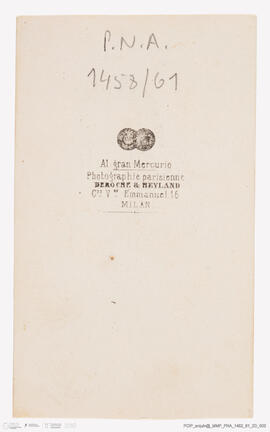 Álbum fotográfico - Álbum de fotografias com retratos de familiares da rainha D. Maria Pia