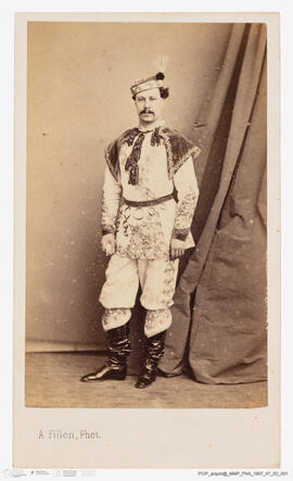 Álbum com fotografias do Baile de Máscaras de Carnaval de Fevereiro de 1865 no Paço Real da Ajuda