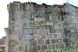 Fotografia da igreja em ruinas