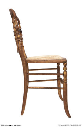 Cadeira em Madeira Dourada