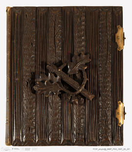 Álbum com fotografias do Baile de Máscaras de Carnaval de Fevereiro de 1865 no Paço Real da Ajuda