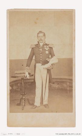 Álbum com retratos de membros das famílias reais