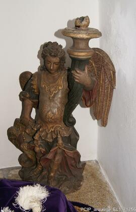 Fotografia do imovel: mobiliario. esculturas, pinturas, elementos arquitectonicos, portas, janelas.