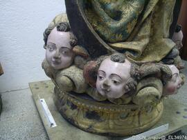 Esculturas em tratamento na oficina da firma Porto - Restauro