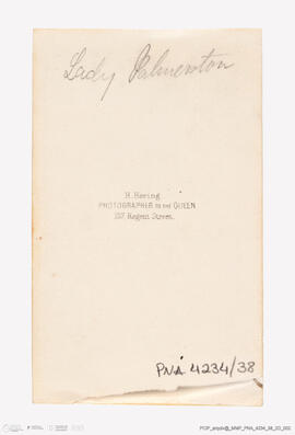 Álbum com retratos de membros das famílias reais europeias