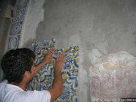Recolocação de azulejo