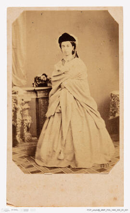 Álbum fotográfico - Álbum de fotografias com retratos de familiares da rainha D. Maria Pia