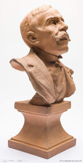 Busto Eça de Queiróz