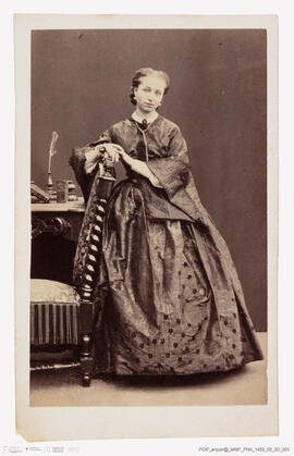 Álbum fotográfico - Álbum de fotografias com retratos de familiares da rainha D. Maria Pia