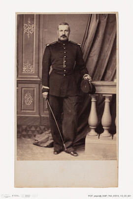 Álbum com retratos de membros das famílias reais