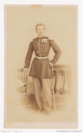 Álbum fotográfico - Álbum de fotografias com retratos de familiares da rainha D. Maria Pia