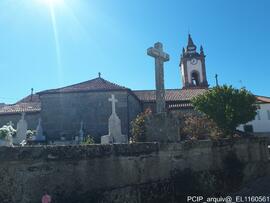 Vista parcial do exterior do templo