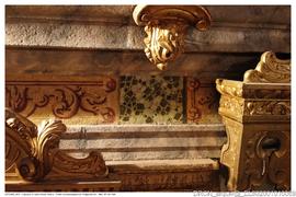 Esponjados e pintura de “pedra fingida” presentes na nave e no coro da igreja do Convento de Sant...