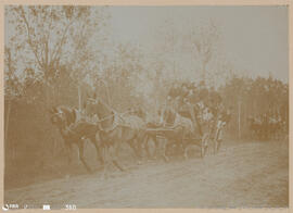 Álbum fotográfico - Passeios no Campo; saltos a cavalo; etc