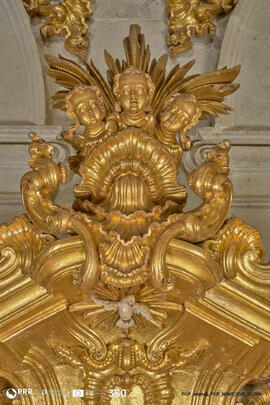 Púlpito do lado do Evangelho (coroamento)