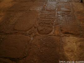 Interior - Pavimento - Pedras Tumulares