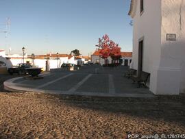 Vista geral do imóvel e área envolvente