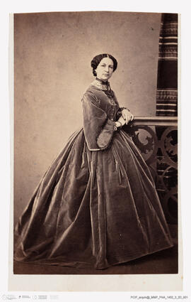 Álbum fotográfico - Álbum de fotografias com retratos de familiares da rainha D. Maria Pia