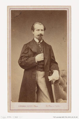 Álbum com retratos de membros das famílias reais