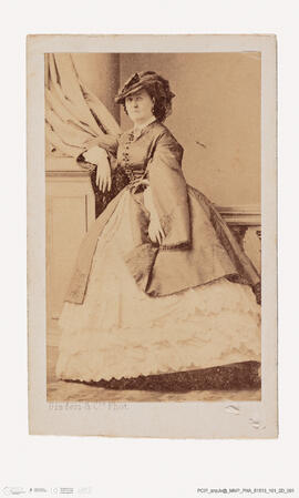 Álbum com retratos de membros das famílias reais