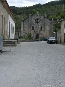 Vista da Igreja do Mosteiro de São João de Tarouca, com o seu enquadramento