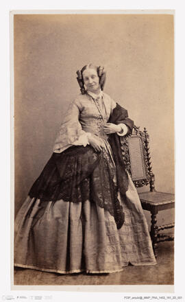 Álbum fotográfico - Álbum de fotografias com retratos de familiares da rainha D. Maria Pia