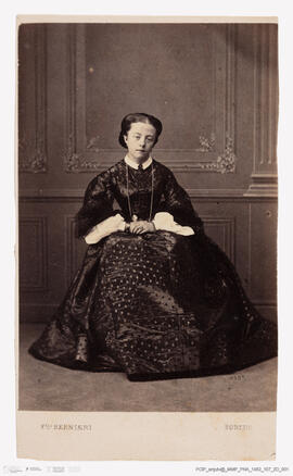 Álbum fotográfico - Álbum de fotografias com retratos de familiares da rainha D. Maria Pia