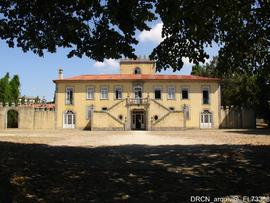 Exterior - Fachada principal - Jardim