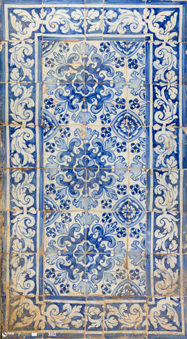 Azulejo padrão vegetalista, azul e branco
