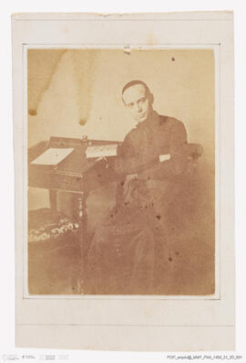 Álbum fotográfico - Álbum de fotografias com retratos de familiares da rainha D. Maria Pia