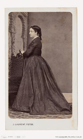 Álbum com retratos de membros das famílias reais