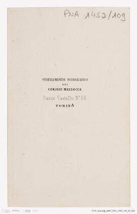 Álbum fotográfico - Álbum de fotografias com retratos de familiares da rainha D. Maria Pia