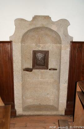 Fotografia do imovel: mobiliario. esculturas, pinturas, elementos arquitectonicos, portas, janelas.