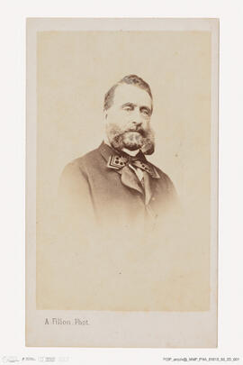 Álbum com retratos de membros das famílias reais